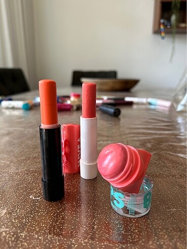 Maybelline Şeftali tonlu allık ve parlatıcılar