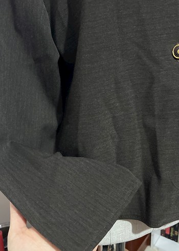 Düğmeli V Yaka uzun kollu üst - Görsel 5