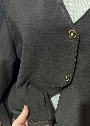 Düğmeli V Yaka uzun kollu üst - Görsel 3