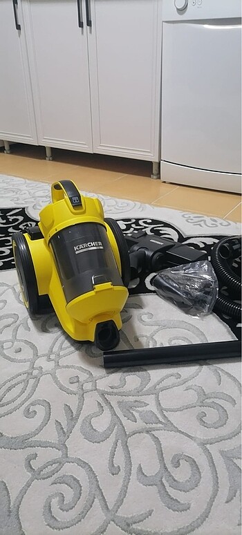 KARCHER SÜPÜRGE MAKİNESİ