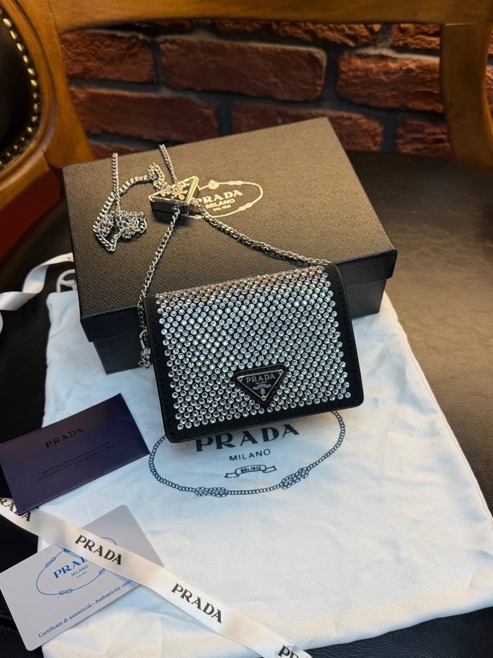 Parlak Siyah Deri Payetli Prada Çanta - Görsel 3