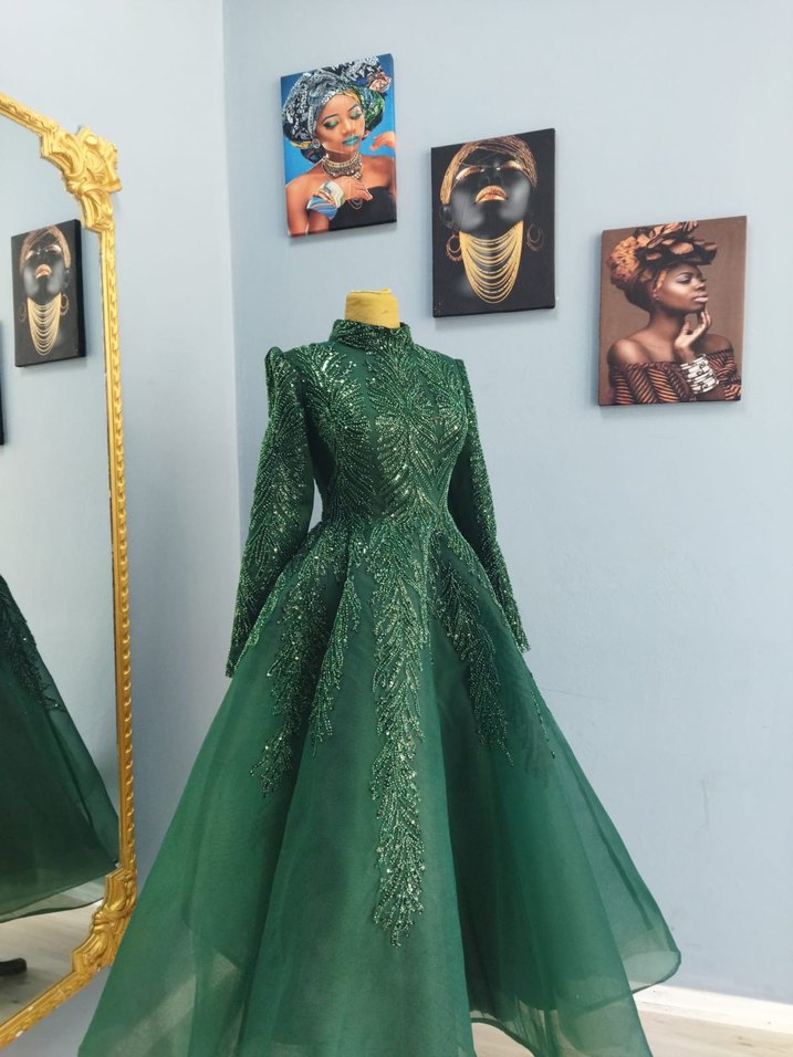 Uzun Yeşil İşlemeli Kadın Abiye - Görsel 2