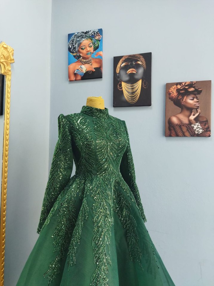 Uzun Yeşil İşlemeli Kadın Abiye - Görsel 3