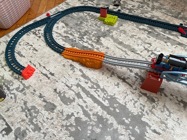 Fisher Price Thomas ve arkadaşları ray sistemi