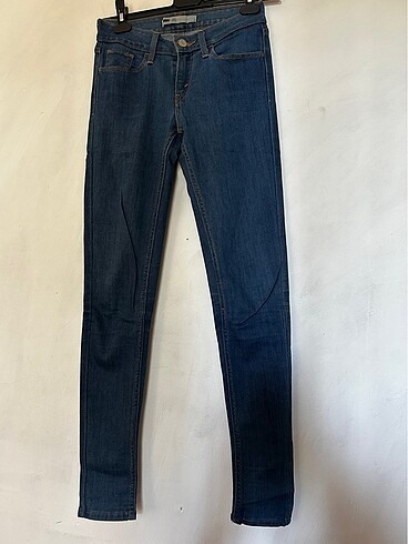 Levis skinny kot