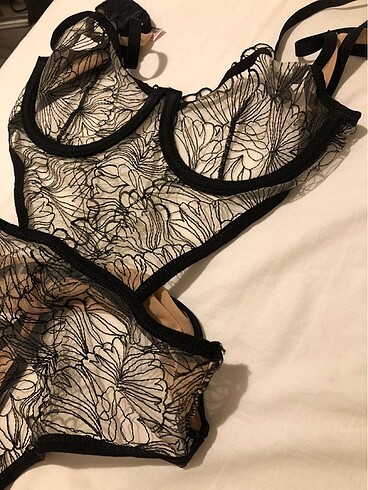 Dantelli bodysuit