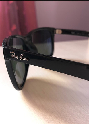 Ray-Ban siyah güneş gözlüğü