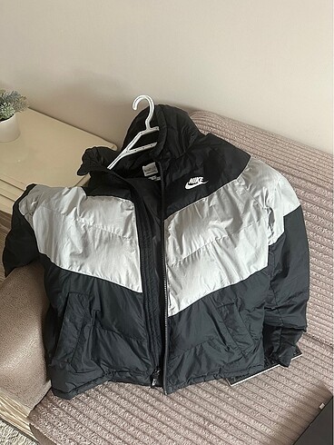 Nike mont