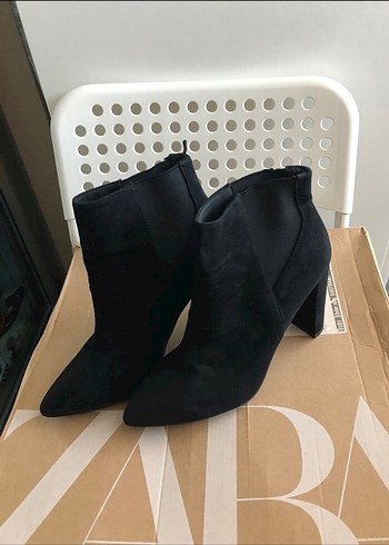 Siyah Süet Stiletto Topuklu Kadın Bot - Görsel 2