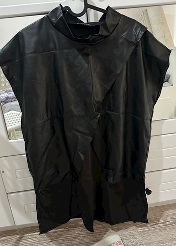 Drapeli Siyah Deri Kolsuz Midi Ceket - Görsel 2