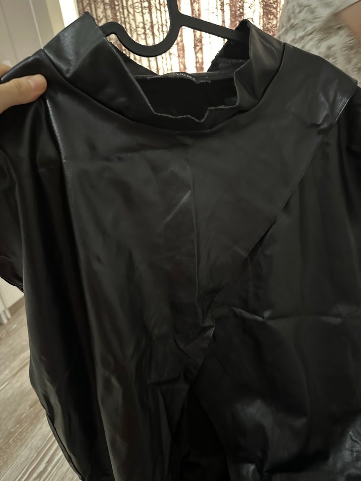 Drapeli Siyah Deri Kolsuz Midi Ceket - Görsel 3