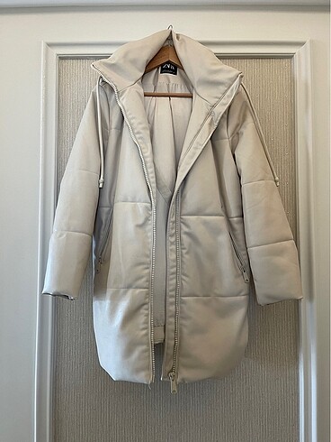 Zara krem rengi deri mont