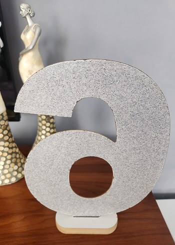 Gri Renkli 6 Sayısı Figür - Görsel 2