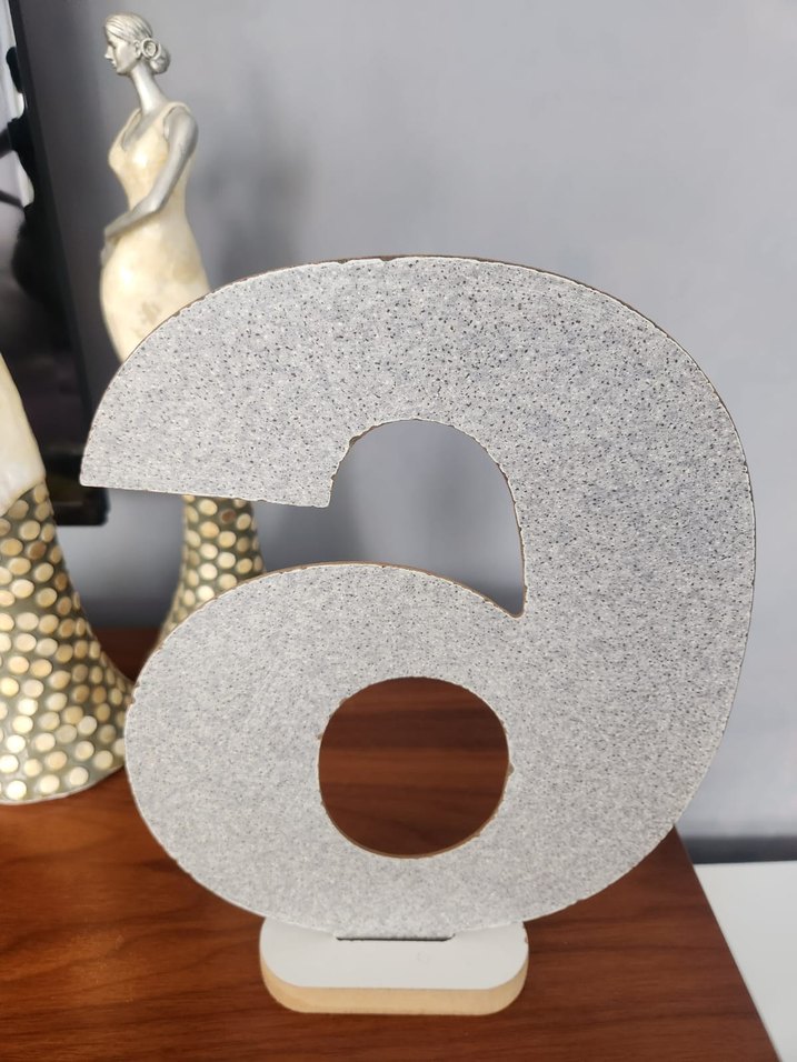 Gri Renkli 6 Sayısı Figür - Görsel 2