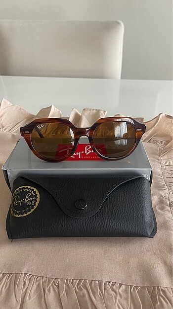 Rayban güneş gözlüğü