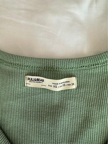 xs Beden yeşil Renk Pull&bear yeşil düğmeli tişört