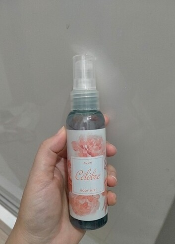 Avon celebre vücut spreyi