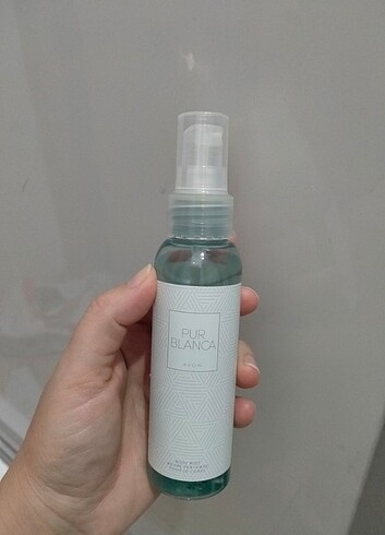 Avon pur blanca vücut spreyi