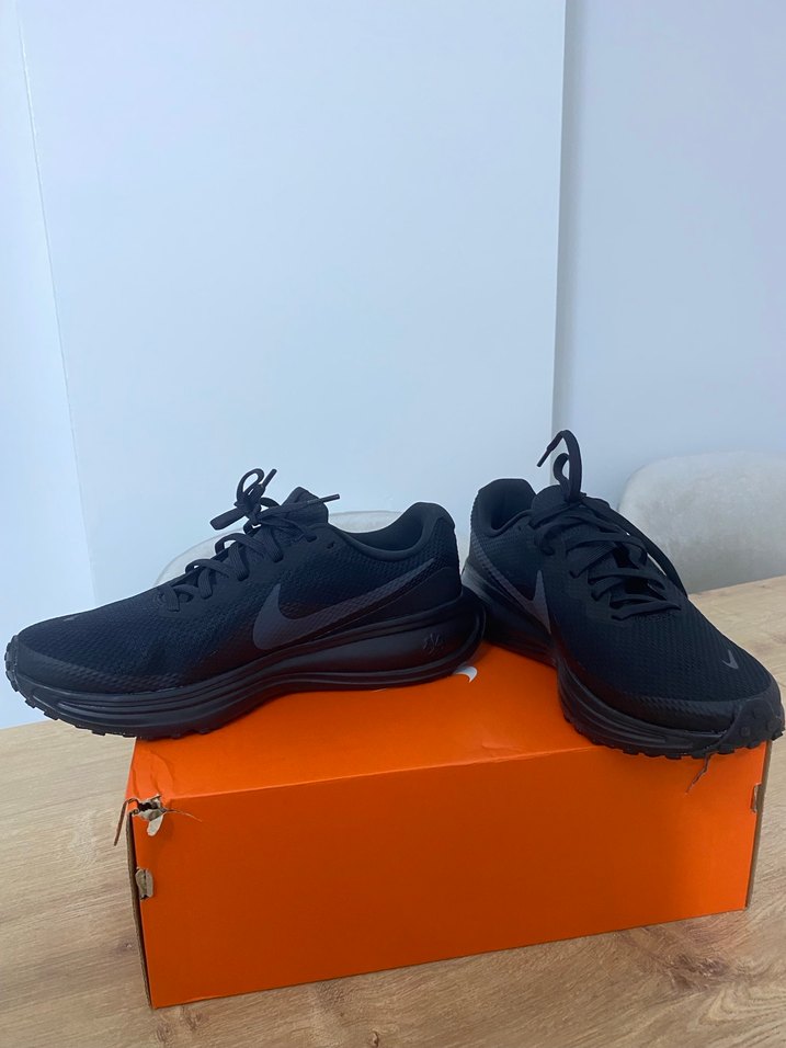 Nike Revolution 8 Siyah Erkek Koşu Ayakkabısı - Görsel 3