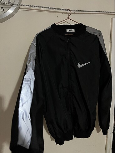 Nike refrektörlü yağmurluk