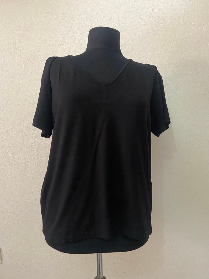 Siyah Kısa Kollu Tişörtü - Görsel 2