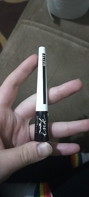 Siyah mat eyeliner