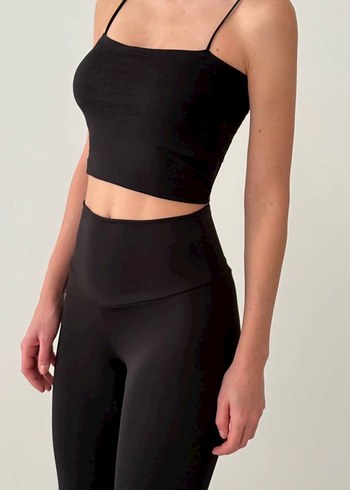 Siyah İnce Askılı Kendinden Destekli Mini Crop Top - Görsel 2