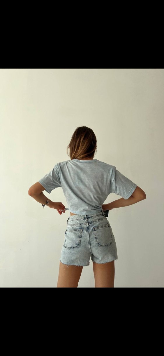 Mavi vatkalı Crop tişört - Görsel 4