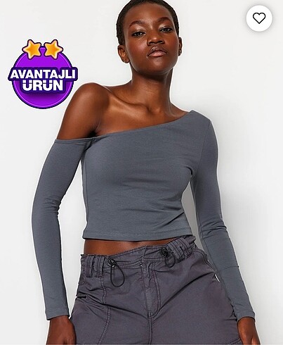 Trendyol Milla Omzu açık crop bluz