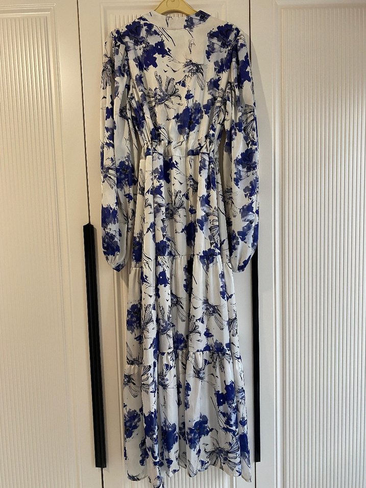 Uzun Kollu Mavi Beyaz Desenli Elbise - Görsel 4