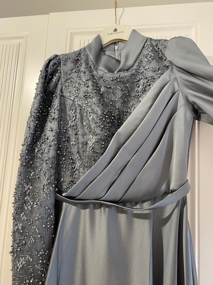 İşlemeli Gri Uzun Kollu Abiye Elbise - Görsel 2