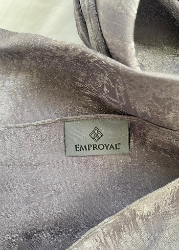 Gri Kadın Parlak Görünümlü Şal - Görsel 3