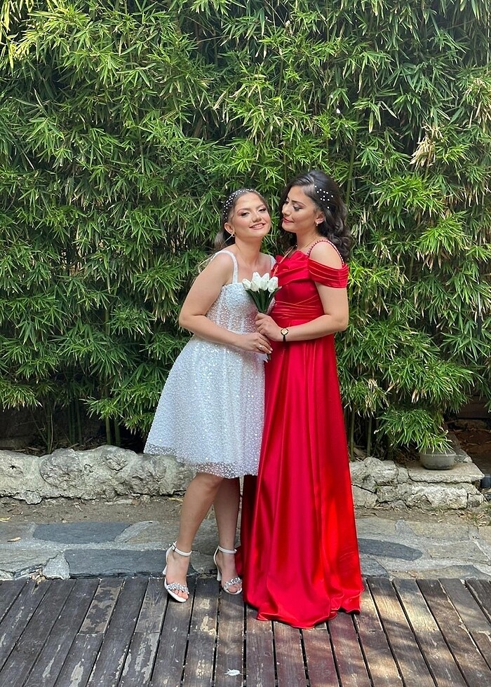 Kırmızı saten elbise - Görsel 3