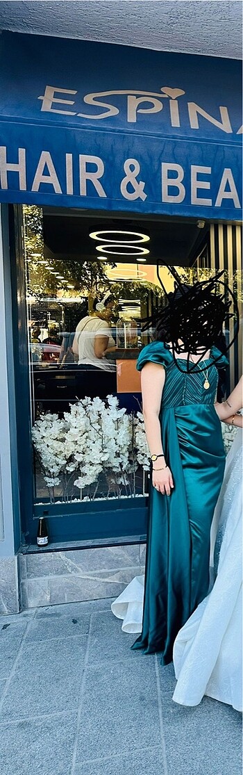 Yırtmaclı saten elbise - Görsel 2