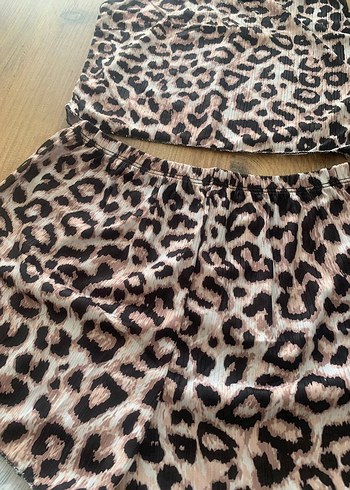 l Beden Leopar Desenli Kadın Mini Pijama Takımı