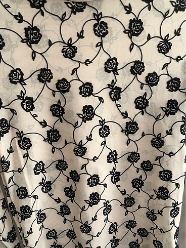 s Beden Krem floklu çiçek desenli bluz