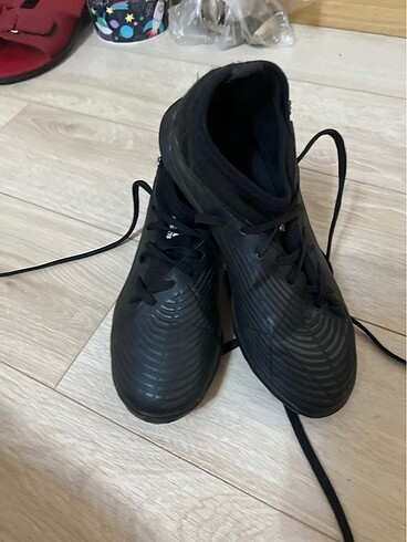 34 Beden siyah Renk Adidas orijinal halısaha ayakkabısı crampon