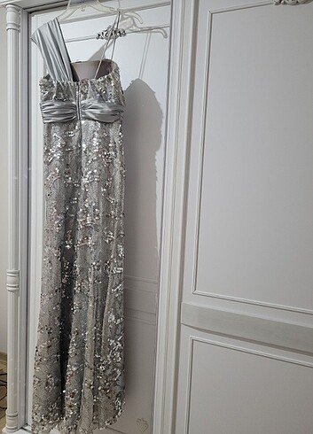 Gümüş rengi  pullu  abiye - Görsel 2