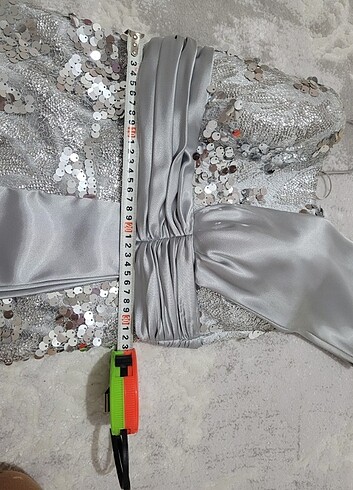 Gümüş rengi  pullu  abiye - Görsel 6