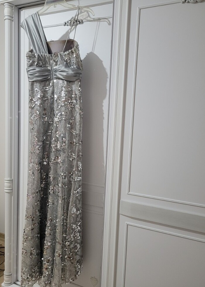 Gümüş rengi  pullu  abiye - Görsel 2