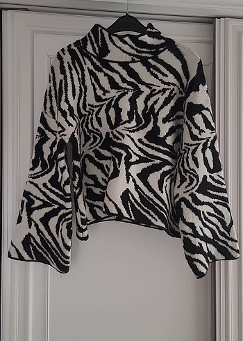 Zebra Desenli Uzun Kollu Dik Yaka Kazak - Görsel 2