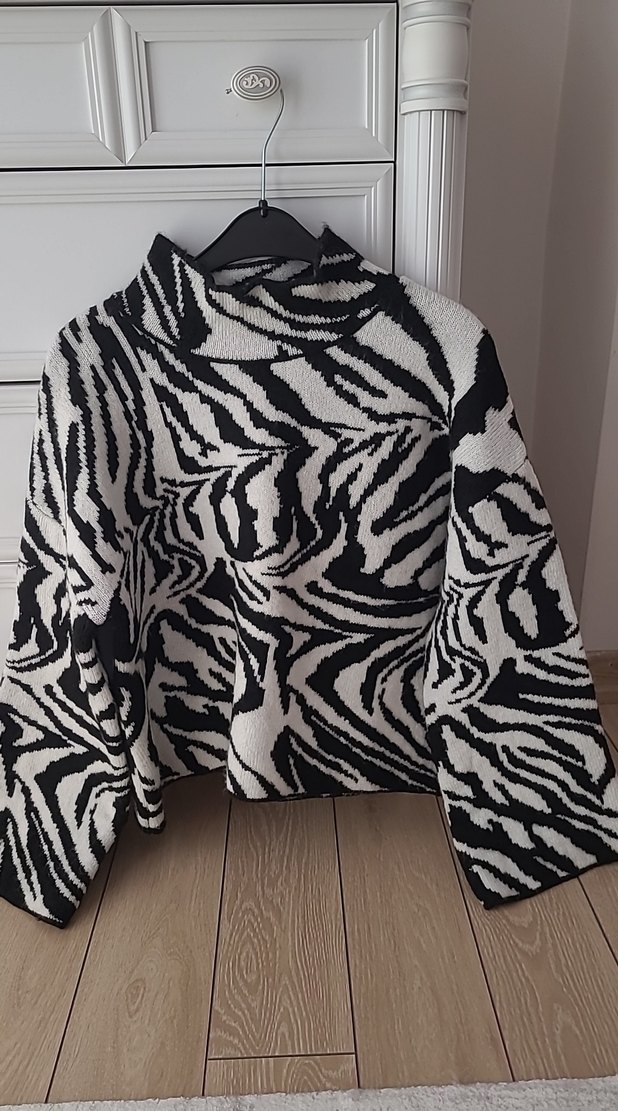 Zebra Desenli Uzun Kollu Dik Yaka Kazak - Görsel 3