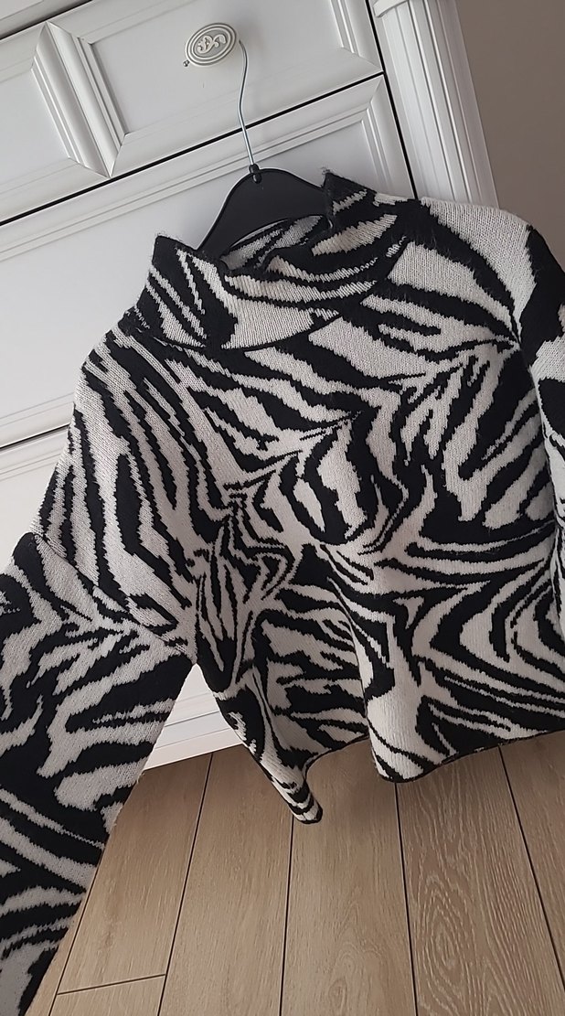 Zebra Desenli Uzun Kollu Dik Yaka Kazak - Görsel 4