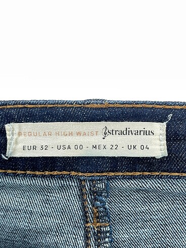 32 Beden mavi Renk Stradivarius Jean / Kot %70 İndirimli.