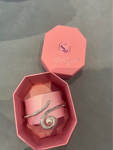 Swarovski x Ariana grande