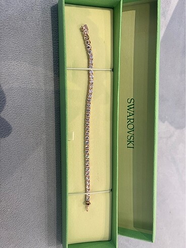 Beden beyaz Renk Swarovski su yolu tenis bileklik