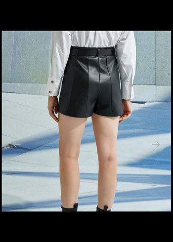 Siyah Kemerli Deri Mini Şort - Görsel 2