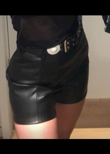 Siyah Kemerli Deri Mini Şort - Görsel 3
