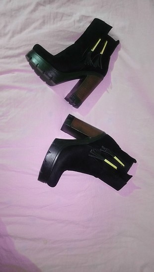 39 Beden siyah bordo şık bot