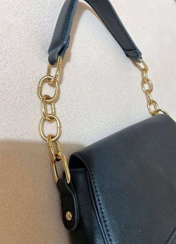 Stradivarius gold zincir detaylı çanta | Gardrops